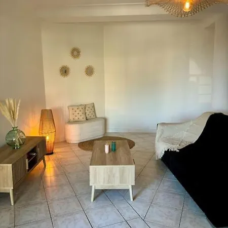 Vue A Deux Pas De La *