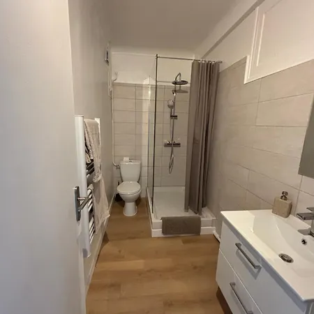 Vue A Deux Pas De La *